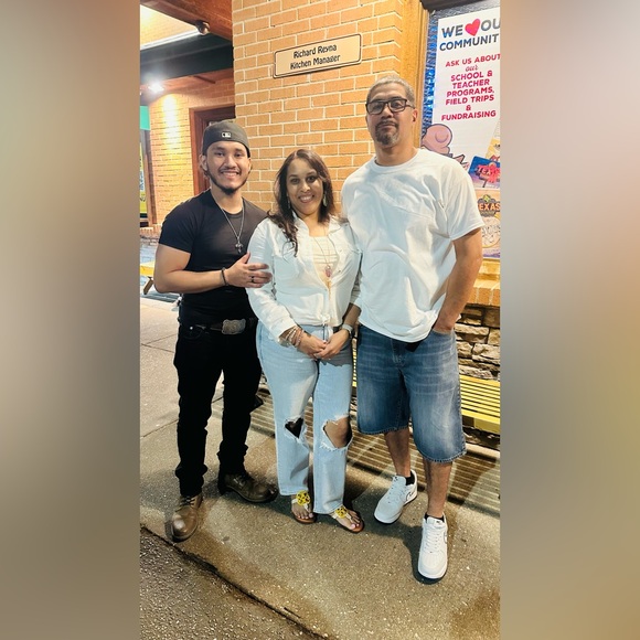 🦋🦋WHO’s READY/ POP-UP SHOW 🦋🦋 - Picture 8 of 11